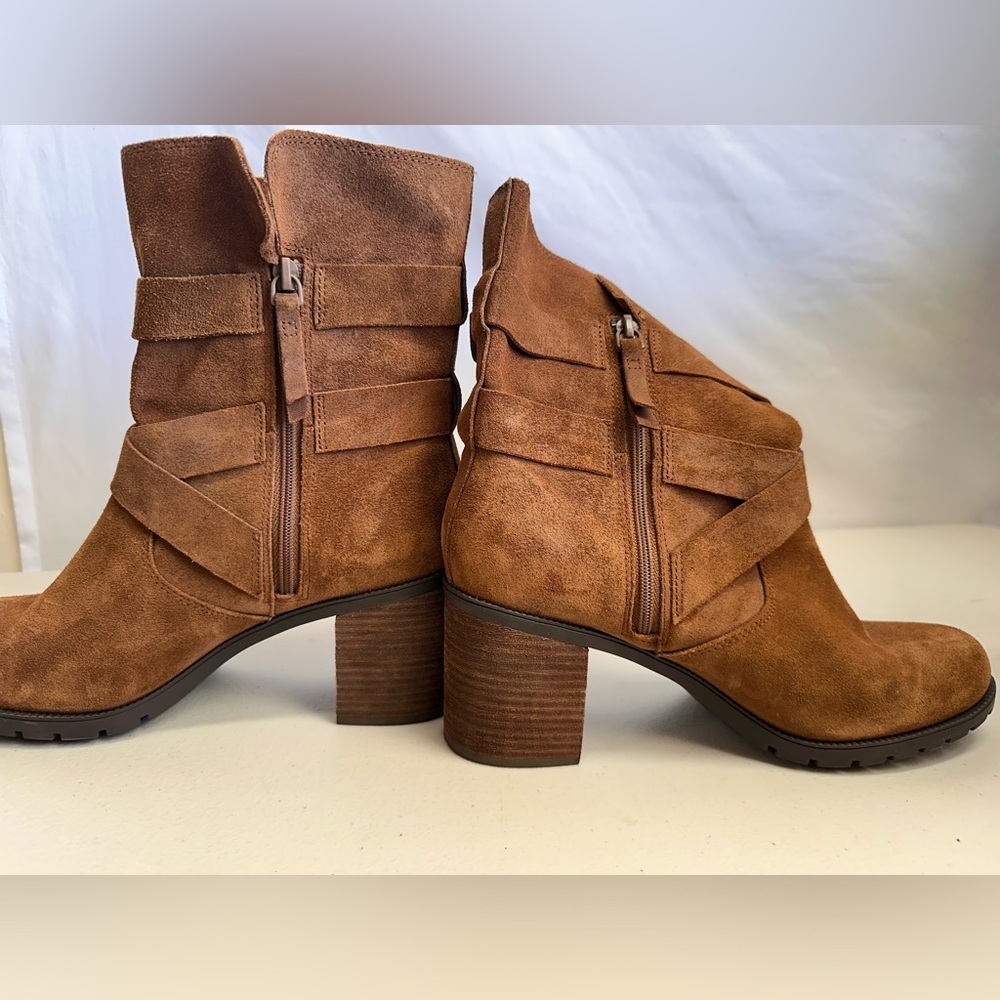 Clarks Brown Suede Leather Ankle Boots Block Heel Wrap Strap – Size 9.5M - Picture 7 of 8